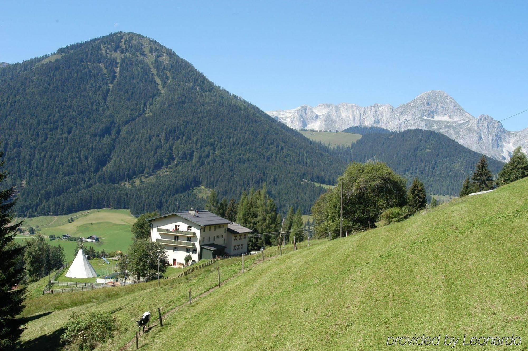 Jufa St. Martin Hotel Sankt Martin am Tennengebirge Exterior photo